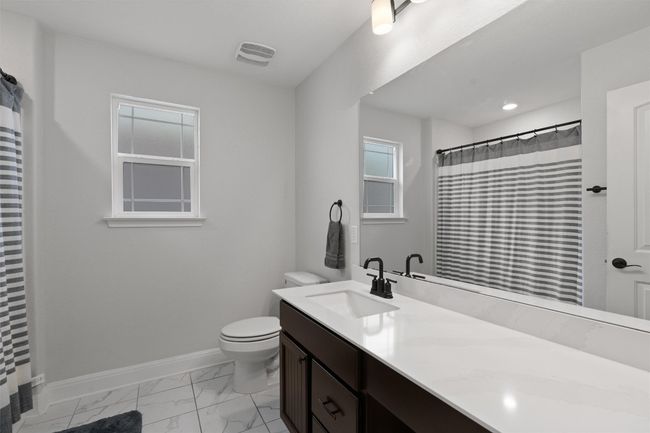 Upstairs guest bathroom | Image 31