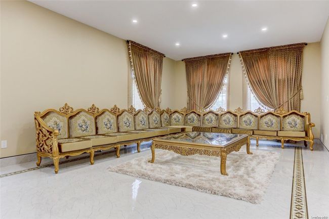 27 Ormond St, House other with 7 bedrooms, 8 bathrooms and null parking in Dix Hills NY | Image 5