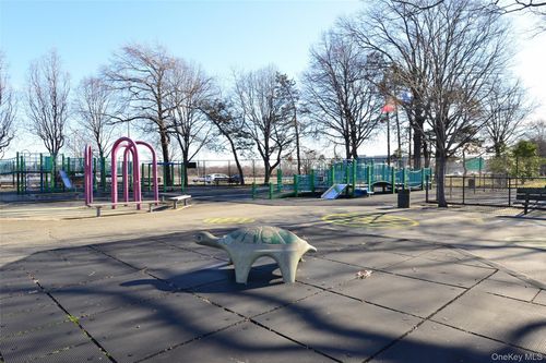 apt-c705-61-20 Grand Central Pkwy, Forest Hills, NY, 11375-8403 | Card Image