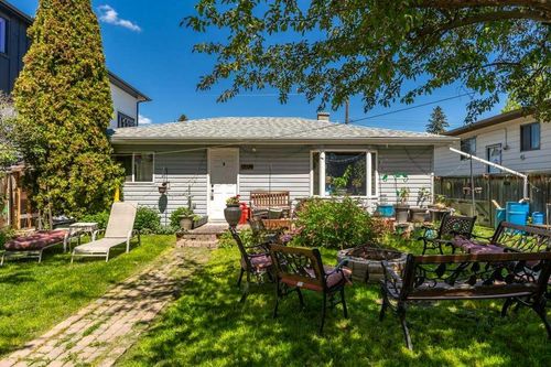 8812 46 Ave Nw, Calgary, AB, T3B1Y8 | Card Image