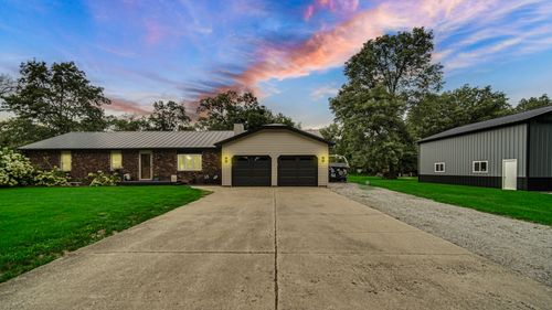 15639 E Bradley Ave, Momence, IL, 60954-3181 | Card Image