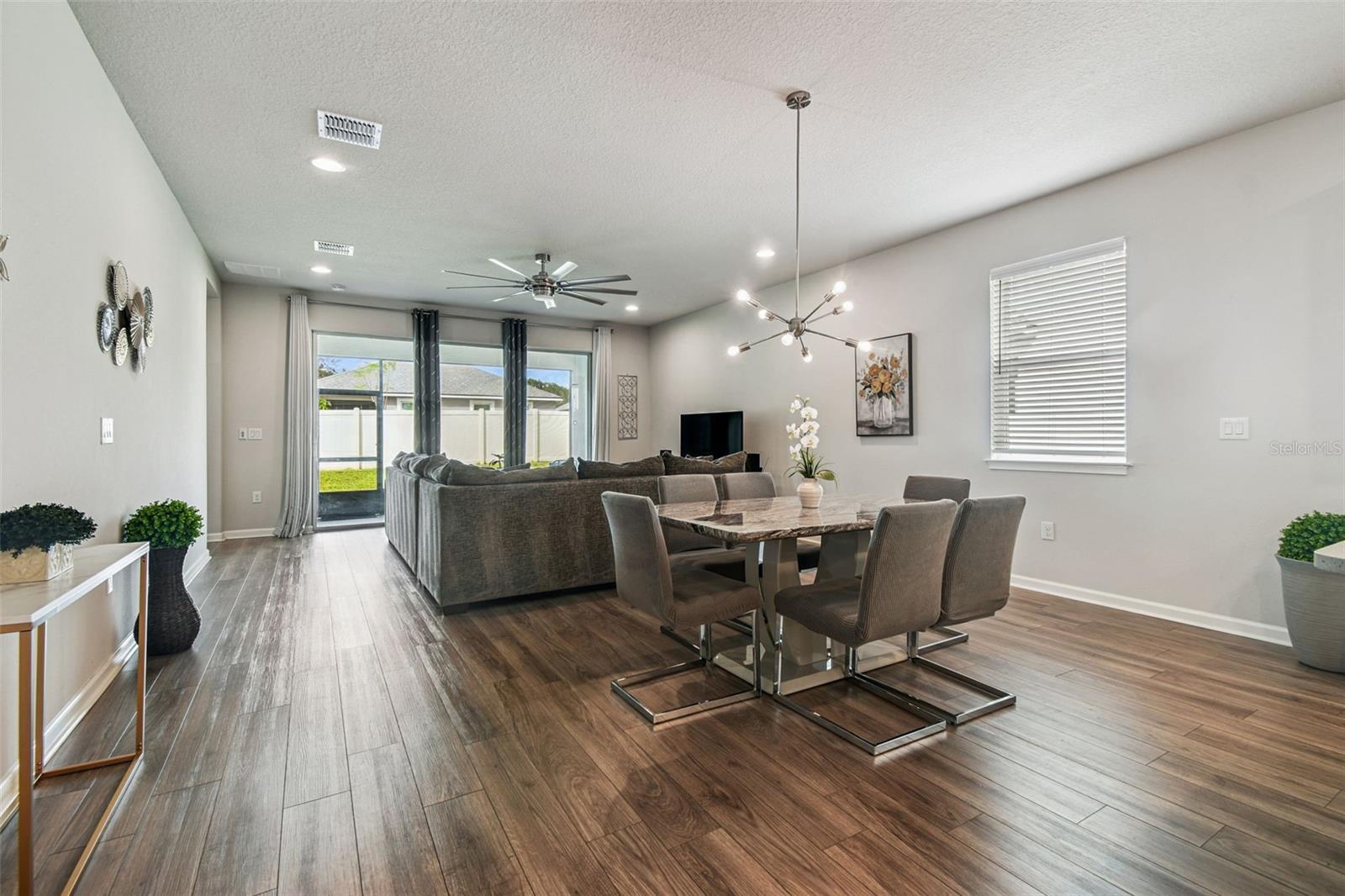 Residential Lease in RIVERVIEW 4