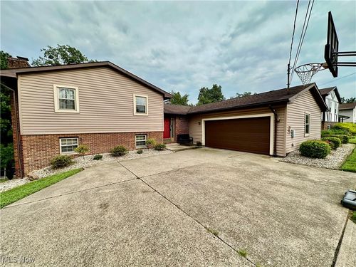 24 Oak Cir, Parkersburg, WV, 26101-9089 | Card Image