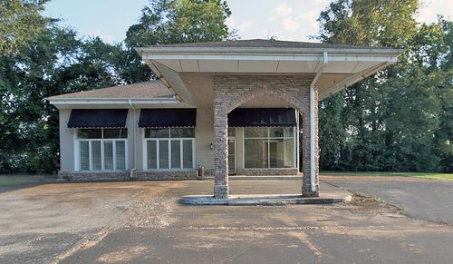 300 E 6th St, Tuscumbia, AL, 35674-2528 | Card Image