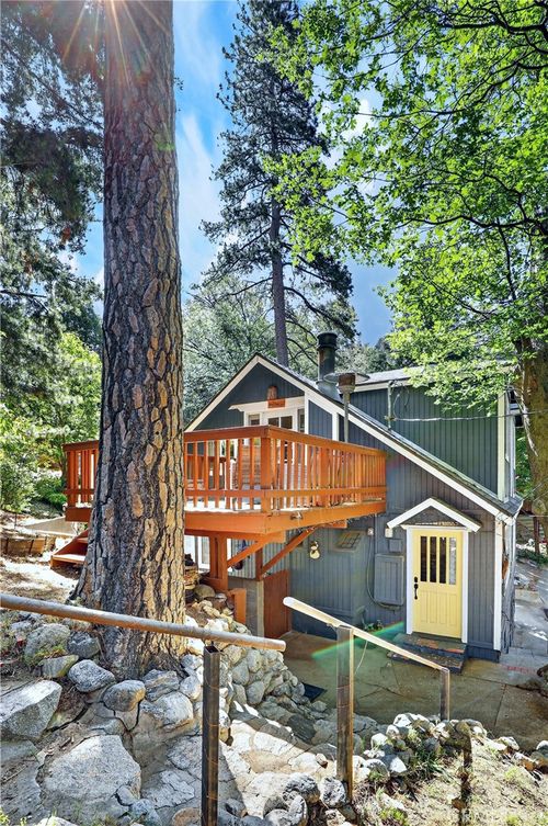 605 Pyramid Dr, Crestline, CA, 92325-9603 | Card Image
