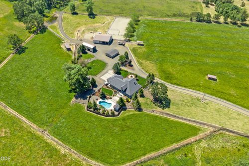 163 Hidden Valley Dr, Eagle Point, OR, 97524-8637 | Card Image