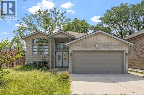 1237 Eastlawn Ave, Windsor, ON, N8S0A7 | Card Image