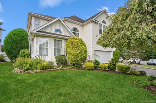 107 Hazelnut Ct, Huntingtn Sta, NY, 11747-4244 | Card Image