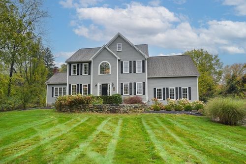 1 Walnut Ln, Medway, MA, 02053-1919 | Card Image