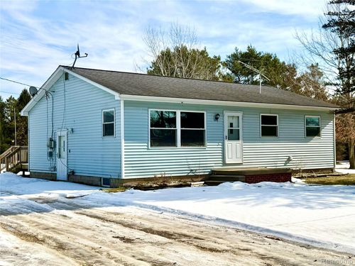 5976 Falkenbury Rd, North Branch, MI, 48461-9675 | Card Image