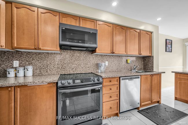 28 Herdwick St, House attached with 4 bedrooms, 4 bathrooms and 4 parking in Brampton ON | Image 12