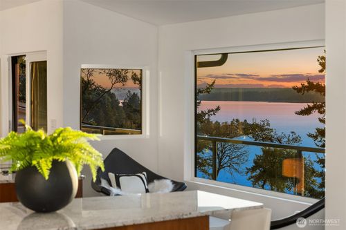 15733 25th Ave Sw, Burien, WA, 98166-2603 | Card Image