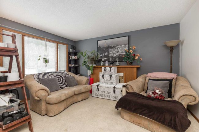 518 12 Street S, Home with 4 bedrooms, 2 bathrooms and 4 parking in Lethbridge AB | Image 6