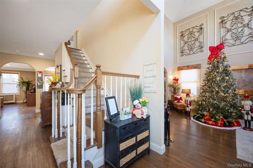 1680 Lake Ave, Merrick, NY, 11566-2483 | Card Image