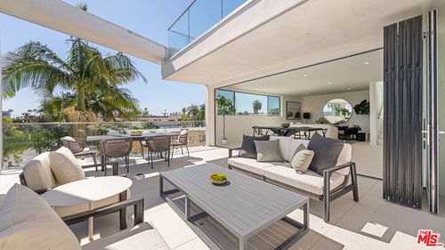 3-621 N Kings Rd, West Hollywood, CA, 90048-2109 | Card Image