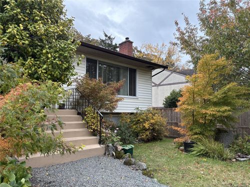 3901 Ansell Rd, Victoria, BC, V8P4W1 | Card Image