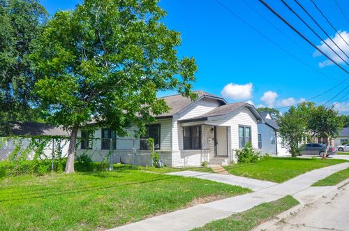 604 N Main St, Galena Park, TX, 77547-2956 | Card Image