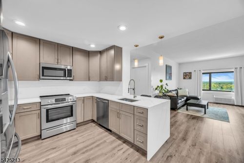 1620-1 Carriage City Plz, Rahway, NJ, 07065-5190 | Card Image