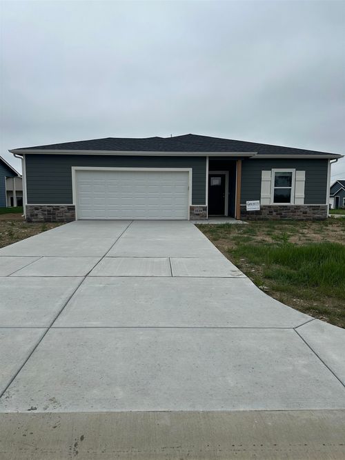 3139 E Highridge Ct, Park City, KS, 67219-4585 | Card Image