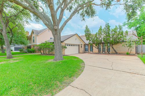 2815 Arrowhead Dr, Sugar Land, TX, 77479-1514 | Card Image
