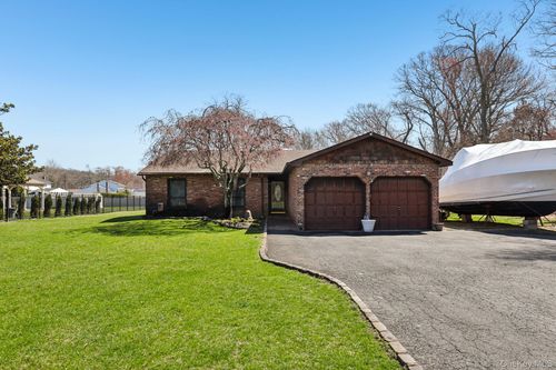 225 Bayview Ave, East Islip, NY, 11730-3805 | Card Image
