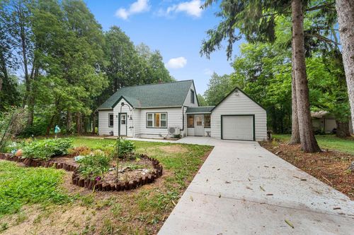 1900 Edgewater Dr Drive, Grafton, WI, 53024 | Card Image