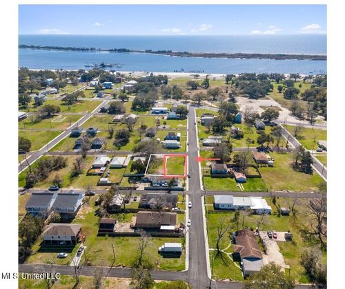 426 Pearl St, Biloxi, MS, 39530-4041 | Card Image