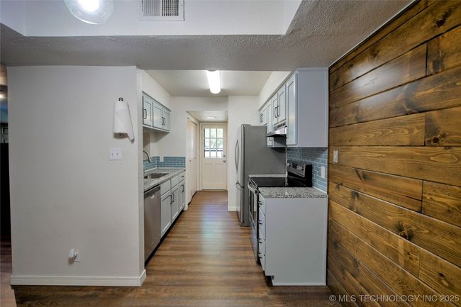 E - 6370 S 80 Th East Ave, Condo with 2 bedrooms, 3 bathrooms and null parking in Tulsa OK | Image 9