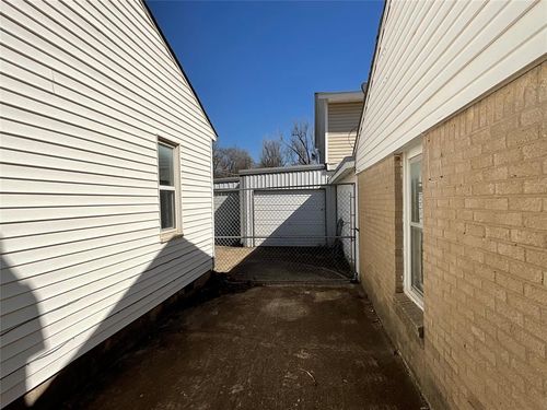 2308 Doris Ave, Del City, OK, 73115-3214 | Card Image