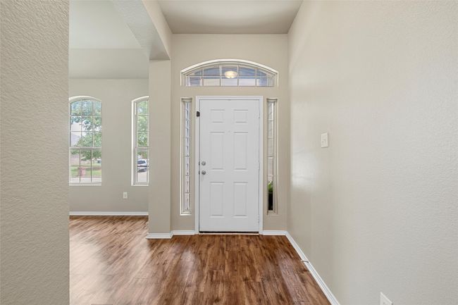 507 Navajo Trl, House other with 3 bedrooms, 2 bathrooms and 2 parking in McGregor TX | Image 11