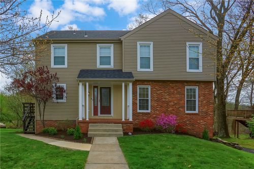 208 Parliament Dr, Coraopolis, PA, 15108-3247 | Card Image