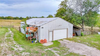 Garage with a rural view | Image 3