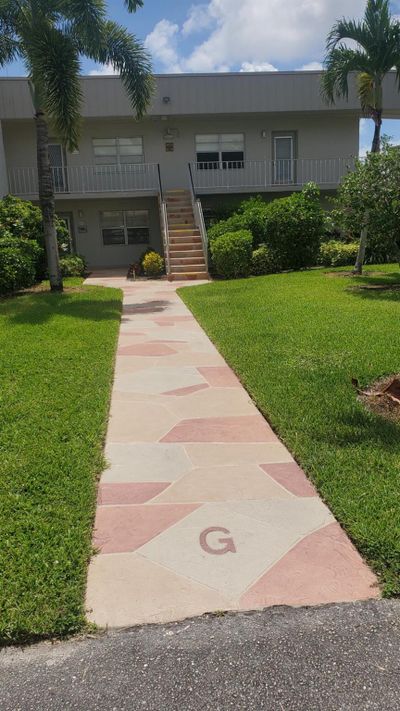 303 Flanders G, Condo with 2 bedrooms, 2 bathrooms and null parking in Delray Beach FL | Image 1