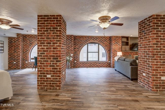 Open concept | Image 8