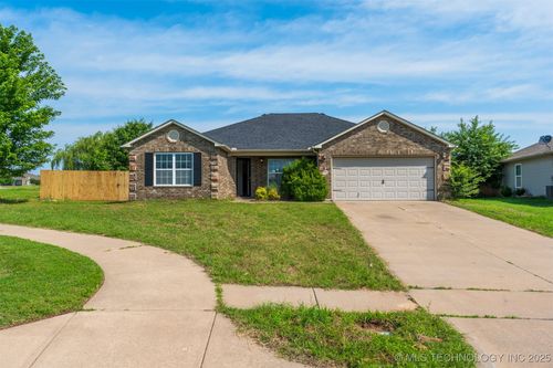 2708 W Fredericksburg St, Broken Arrow, OK, 74011-6116 | Card Image