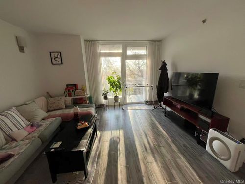 apt-4g-6518 Austin St, Rego Park, NY, 11374-3171 | Card Image