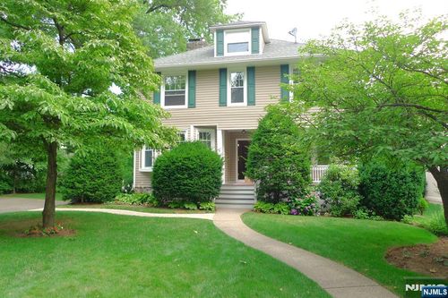 125 Sunset Ln, Tenafly, NJ, 07670-1612 | Card Image