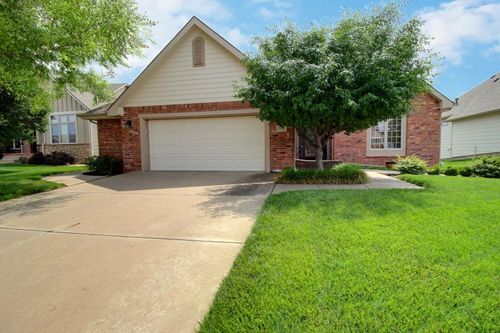 2300 N Sawgrass Cir, Derby, KS, 67037-7939 | Card Image