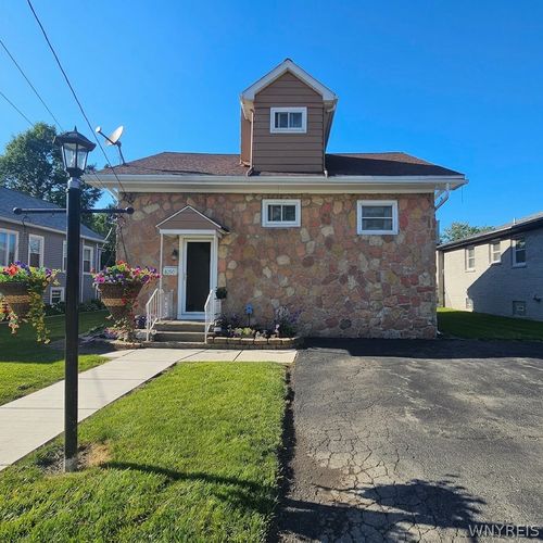 8150 W Rivershore Drive, Niagara Falls, NY, 14304 | Card Image