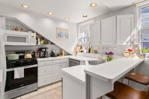5bc-17 Bowdoin St, Boston, MA, 02114 | Card Image
