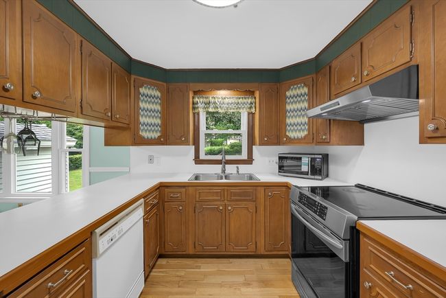21 Crestfield Ln, House other with 3 bedrooms, 2 bathrooms and 5 parking in Leominster MA | Image 4
