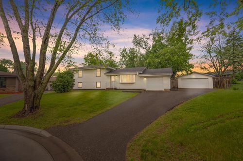 2323 Emerald Dr, White Bear Lake, MN, 55110-5556 | Card Image
