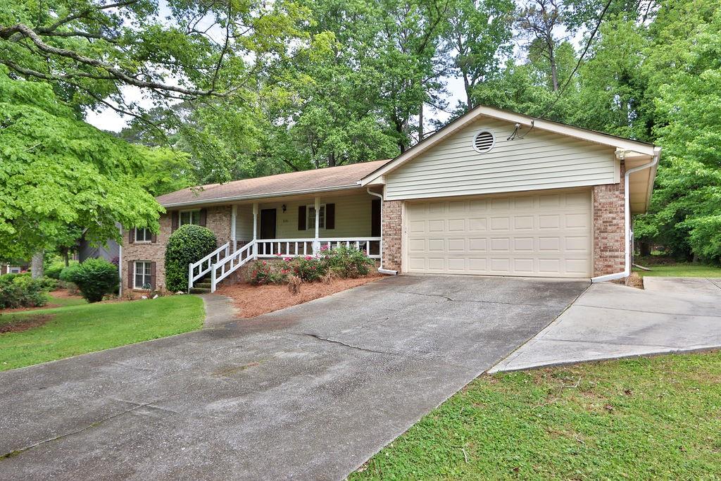 Clearwater Dr, Stone Mountain, GA 30087