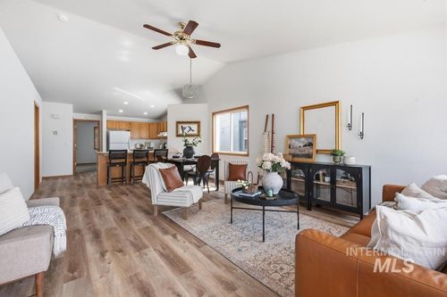 3-804 E Main St, Emmett, ID, 83617 | Card Image