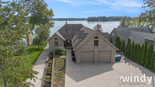 8216 Windermere Lndg, Watervliet, MI, 49098-9728 | Card Image