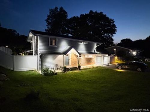 28 Florida Avenue, Smithtown, NY, 11725 | Card Image