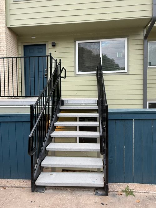 apt-251-2124 Burton Dr, Austin, TX, 78741-4174 | Card Image