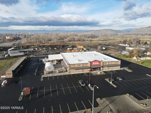 104 Butterfield Rd, Yakima, WA, 98901-2016 | Card Image