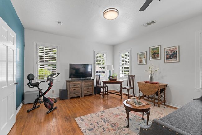 1922 W Lake Dr, House other with 3 bedrooms, 2 bathrooms and 6 parking in Taylor TX | Image 13