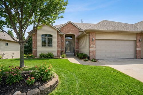 10106 Chestnut Cir N, Brooklyn Park, MN, 55443-1815 | Card Image